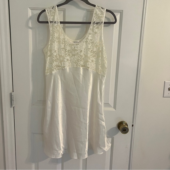 Victoria’s Secret Lace and Satin Slip Dress m/l - Picture 4 of 8